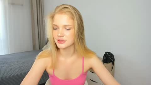 Snapshot of xloe_queen chatting on 05/30/26, 09:06 Chloe online show from 05/30/26, 09:06