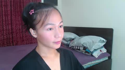 Snapshot of xlovely_destinyx chatting on 12/18/24, 06:25 Alice online show from 12/18/24, 06:25