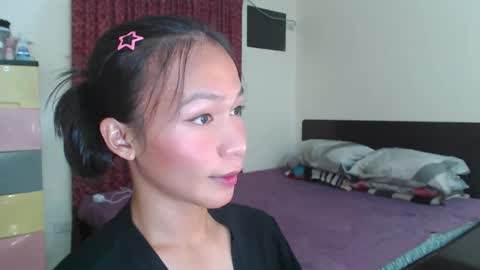 Snapshot of xlovely_destinyx chatting on 02/06/25, 06:24 Alice online show from 02/06/25, 06:24