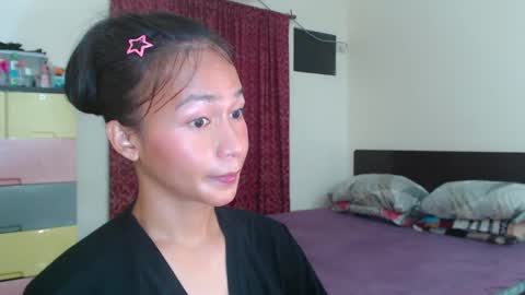 Snapshot of xlovely_destinyx chatting on 02/11/25, 11:33 Alice online show from 02/11/25, 11:33