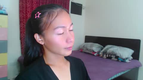 Snapshot of xlovely_destinyx chatting on 02/13/25, 05:37 Alice online show from 02/13/25, 05:37