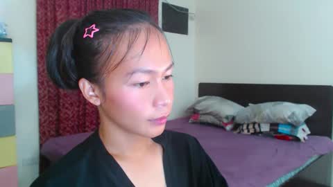 Snapshot of xlovely_destinyx chatting on 02/13/25, 10:00 Alice online show from 02/13/25, 10:00