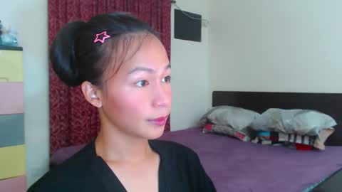 Snapshot of xlovely_destinyx chatting on 02/14/25, 12:03 Alice online show from 02/14/25, 12:03