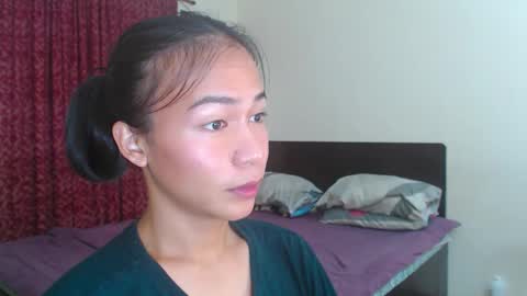 Snapshot of xlovely_destinyx chatting on 03/03/25, 08:32 Alice online show from 03/03/25, 08:32
