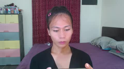 Snapshot of xlovely_destinyx chatting on 03/04/25, 07:32 Alice online show from 03/04/25, 07:32