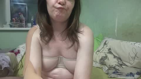 Luna online show from 12/14/25, 04:34