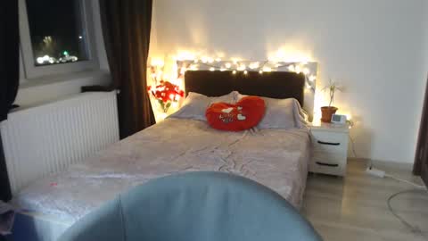 Snapshot of xmagic_pantherx chatting on 12/16/24, 11:07 Magic Panther online show from 12/16/24, 11:07