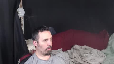 Snapshot of xmetalstudx chatting on 10/11/25, 03:28 MetalstudMaster online show from 10/11/25, 03:28