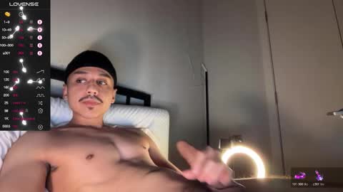 Snapshot of xmomentumx chatting on 11/12/25, 04:13 xmomentumx online show from 11/12/25, 04:13