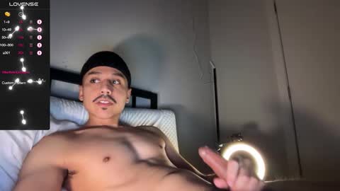 Snapshot of xmomentumx chatting on 11/26/25, 04:13 xmomentumx online show from 11/26/25, 04:13