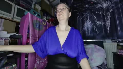 xnicetitsx online show from 12/16/25, 08:41