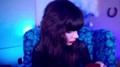 Bella Bondai online show from 09/30/25, 09:42