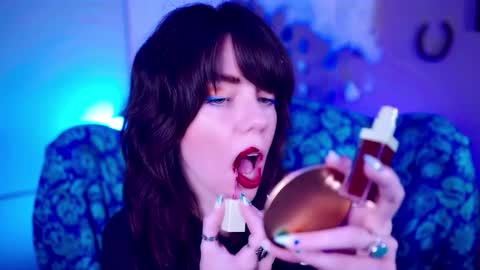 Bella Bondai online show from 10/19/25, 09:54