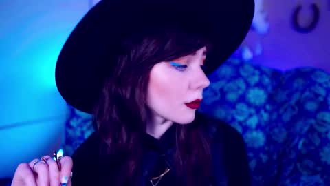 Bella Bondai online show from 10/27/25, 05:44