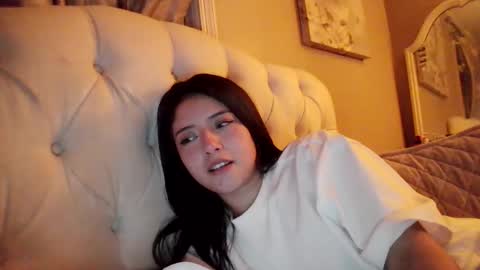 Snapshot of xochampagnemami chatting on 02/11/26, 05:45 xochampagnemami online show from 02/11/26, 05:45