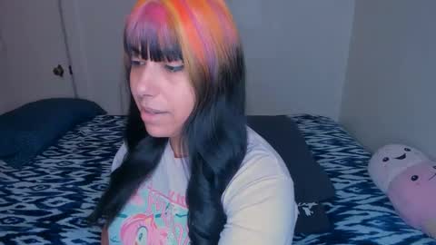 Snapshot of xocurvyrae chatting on 12/03/24, 09:11 Rae online show from 12/03/24, 09:11