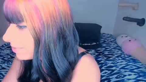 Snapshot of xocurvyrae chatting on 12/20/24, 03:03 Rae online show from 12/20/24, 03:03