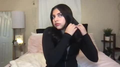 Elle online show from 12/23/25, 02:09