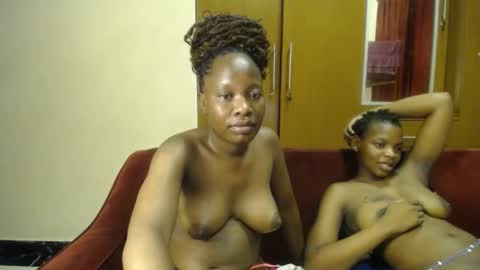 Snapshot of xoxo_booty chatting on 11/28/25, 03:47 Xoxo online show from 11/28/25, 03:47