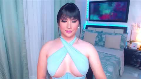 Snapshot of xplaymateamandax chatting on 10/27/25, 02:37 amanda online show from 10/27/25, 02:37