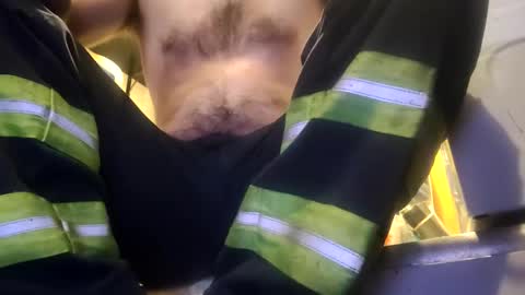 Snapshot of xploringus1 chatting on 10/22/25, 02:28 Xploringus online show from 10/22/25, 02:28