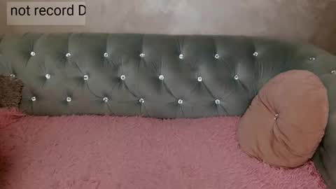 Snapshot of xqueencarox chatting on 11/11/25, 01:05 xqueencarox online show from 11/11/25, 01:05