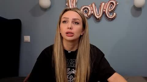 Snapshot of xsexycouples chatting on 02/25/25, 12:25 AnnaMaee online show from 02/25/25, 12:25