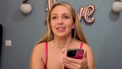 Snapshot of xsexycouples chatting on 03/07/25, 06:54 AnnaMaee online show from 03/07/25, 06:54