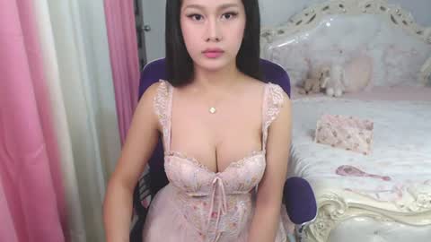 Snapshot of xsexyninedollx chatting on 06/13/26, 05:38 Cleo de nile online show from 06/13/26, 05:38
