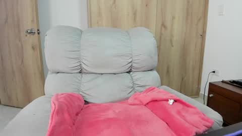 Snapshot of xspecialroomx chatting on 04/17/26, 08:01 Hellen Sofia instagram hellen5546 online show from 04/17/26, 08:01