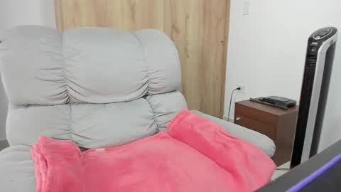 Snapshot of xspecialroomx chatting on 04/21/26, 01:39 Hellen Sofia instagram hellen5546 online show from 04/21/26, 01:39