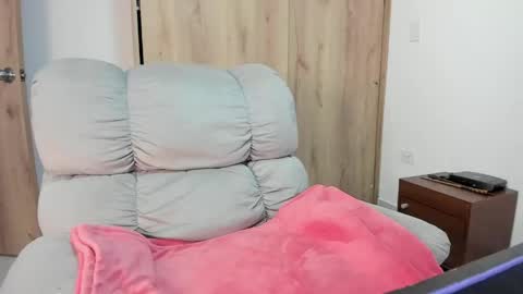 Snapshot of xspecialroomx chatting on 05/20/26, 10:16 Hellen Sofia instagram hellen5546 online show from 05/20/26, 10:16