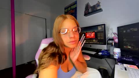 xStarGazingx online show from 09/28/25, 07:58