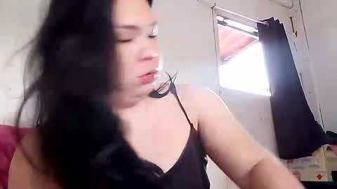 Snapshot of xsuck_my_dickx chatting on 10/15/25, 02:33 Nica online show from 10/15/25, 02:33