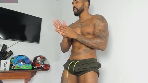 Snapshot of xtipp3r chatting on 11/28/25, 01:36 Stipp3r online show from 11/28/25, 01:36