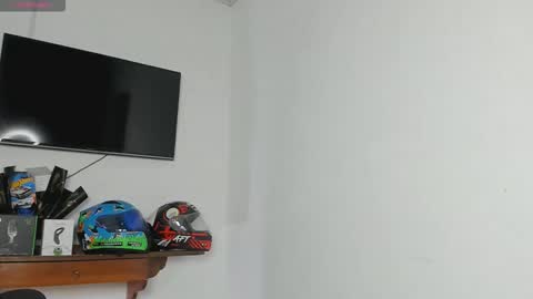 Snapshot of xtipp3r chatting on 11/30/25, 10:52 Stipp3r online show from 11/30/25, 10:52