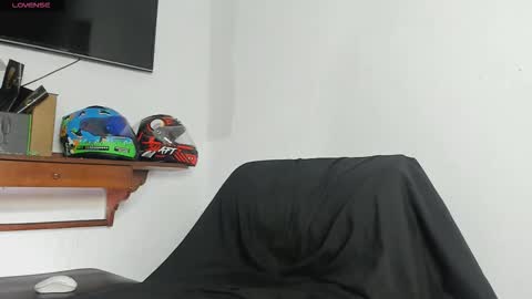 Snapshot of xtipp3r chatting on 12/01/25, 12:10 Stipp3r online show from 12/01/25, 12:10