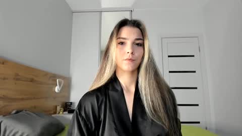 Snapshot of xvsesss chatting on 09/29/25, 01:33 LagerthaLove online show from 09/29/25, 01:33