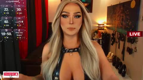 Snapshot of xworldclasskelly chatting on 10/12/25, 04:22 K E L L Y online show from 10/12/25, 04:22