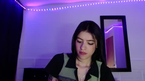 Snapshot of xx_johnson_xx chatting on 01/19/26, 04:05 VALE online show from 01/19/26, 04:05