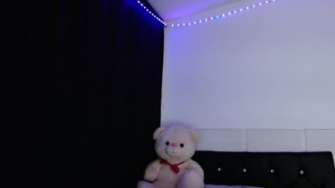 Snapshot of xx_johnson_xx chatting on 03/26/26, 07:47 VALE online show from 03/26/26, 07:47