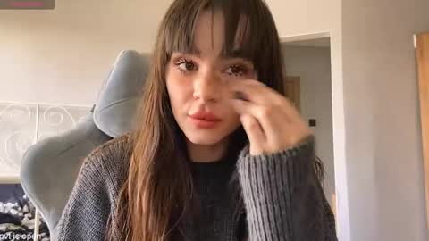 Snapshot of xx_lily chatting on 04/17/26, 11:13 Lily online show from 04/17/26, 11:13