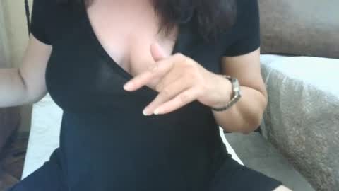 Snapshot of xxalexis chatting on 07/19/26, 07:17 HotMomAlex online show from 07/19/26, 07:17