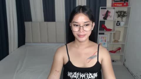 Snapshot of xxbigcockchloexx chatting on 09/16/25, 12:17 CHLOES ROOM online show from 09/16/25, 12:17