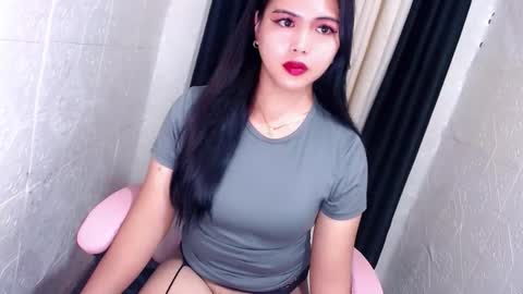 Snapshot of xxhotsexydivinexx chatting on 10/14/25, 11:27 divine online show from 10/14/25, 11:27