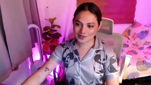 Snapshot of xxjulielovesyouxx chatting on 12/15/25, 07:29 July online show from 12/15/25, 07:29