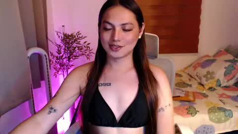 Snapshot of xxjulielovesyouxx chatting on 12/18/25, 03:51 July online show from 12/18/25, 03:51