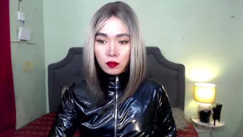 Snapshot of xxkagura_hugecock_69xx chatting on 12/15/24, 11:42 Kagura online show from 12/15/24, 11:42
