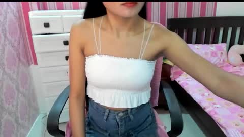 Snapshot of xxkayjeanxx chatting on 03/16/26, 06:06 Aya online show from 03/16/26, 06:06