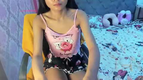 Snapshot of xxkayjeanxx chatting on 06/11/26, 09:35 Aya online show from 06/11/26, 09:35
